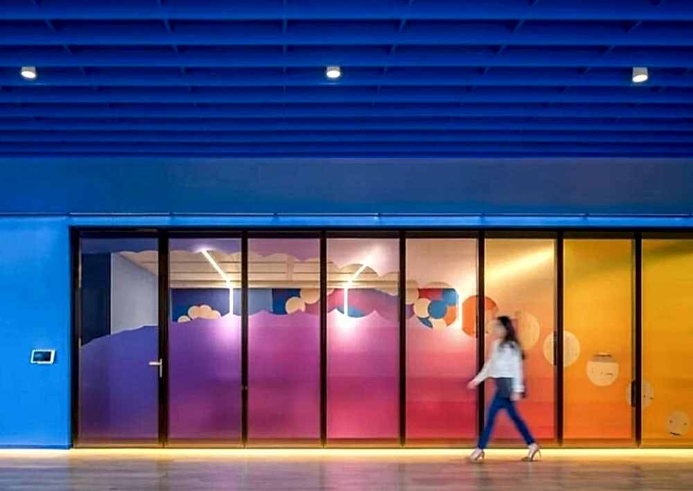 Adobe'nin renklerle düzenlenen yeni
                          ofisi*